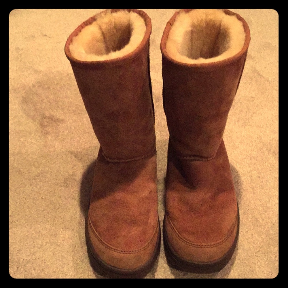 Ugg boots light brown, never worn